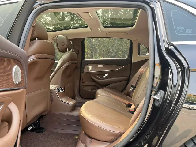 Mercedes-Benz E-Class — Фото автомобиля 10