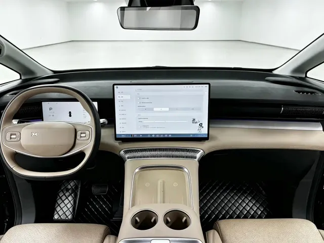 Xpeng X9 — Фото автомобиля 9