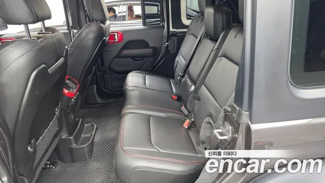 Jeep Wrangler — Фото автомобиля 16