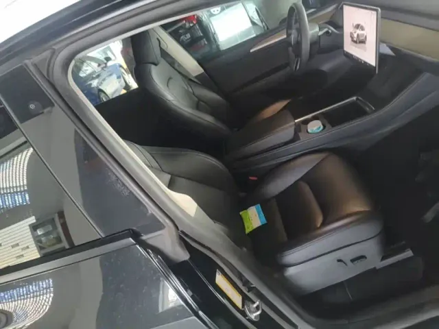 Tesla Model Y — Фото автомобиля 24