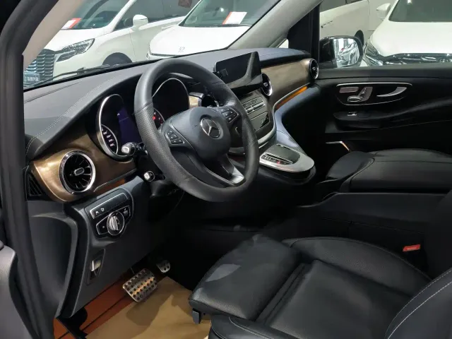 Mercedes-Benz V-Class — Фото автомобиля 4
