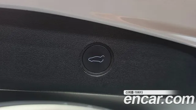 Tesla Model 3 — Фото автомобиля 18