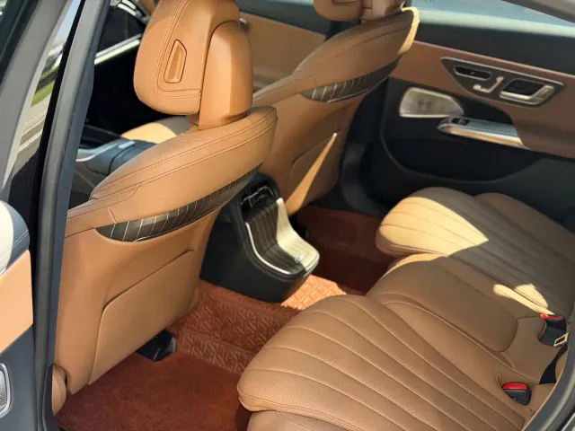 Mercedes-Benz E-Class — Фото автомобиля 6