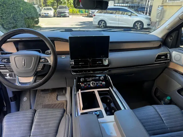 Lincoln Navigator — Фото автомобиля 6