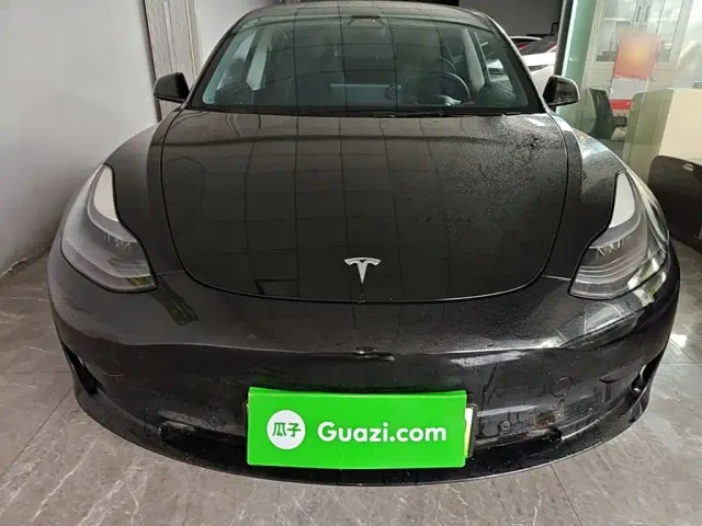 Tesla Model 3 — Фото автомобиля 2