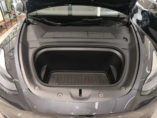 Tesla Model Y — Фото автомобиля 19