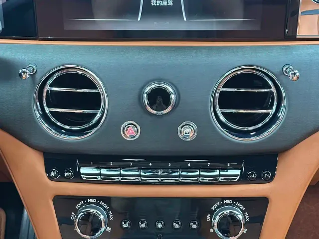 Rolls-Royce Ghost — Фото автомобиля 15