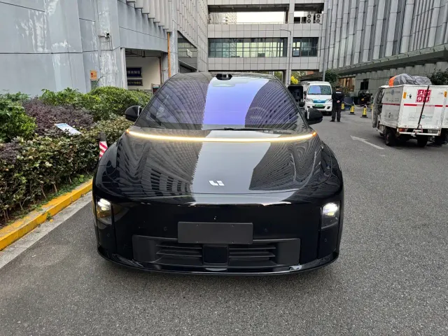 Li Auto i6 — Фото автомобиля 2