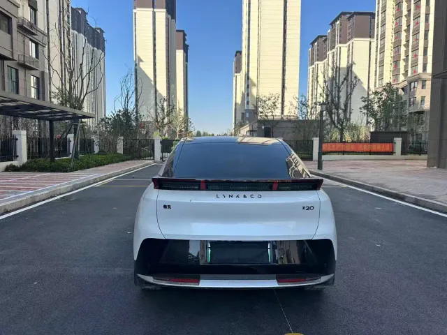 Lynk & Co Z20 — Фото автомобиля 8