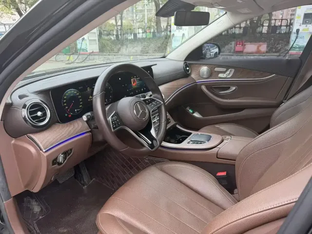 Mercedes-Benz E-Class — Фото автомобиля 7