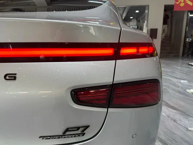 Xpeng P7 — Фото автомобиля 8
