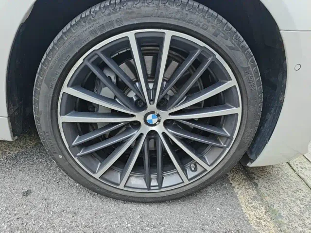 BMW 5 Series — Фото автомобиля 8