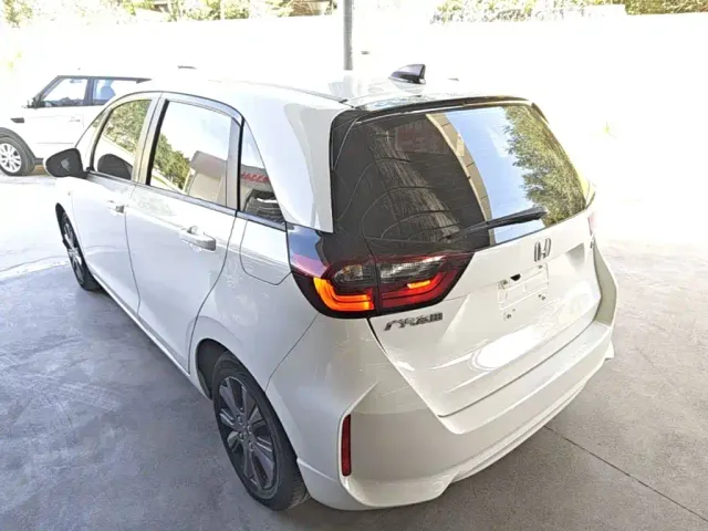 Honda Fit — Фото автомобиля 4