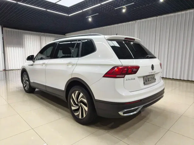 Volkswagen Tiguan L — Фото автомобиля 6