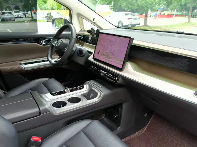 GAC Trumpchi E8 — Фото автомобиля 13