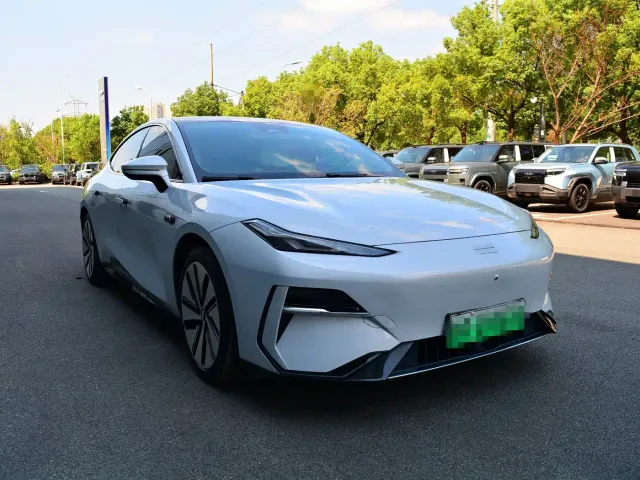 Geely Galaxy E8 — Фото автомобиля 3