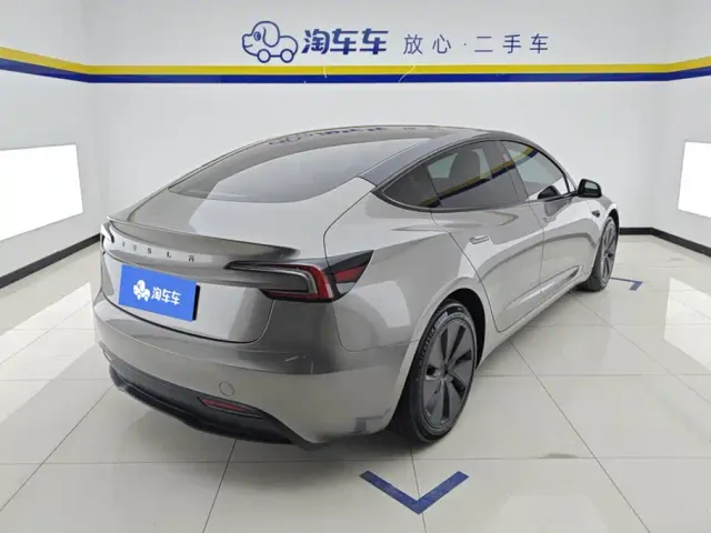 Tesla Model 3 — Фото автомобиля 3