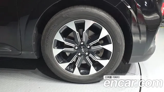 Kia Carnival Generation 4 — Фото автомобиля 6