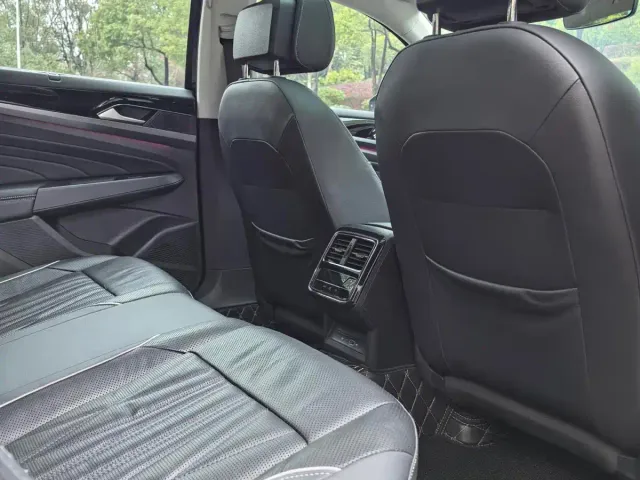 Volkswagen Passat — Фото автомобиля 15