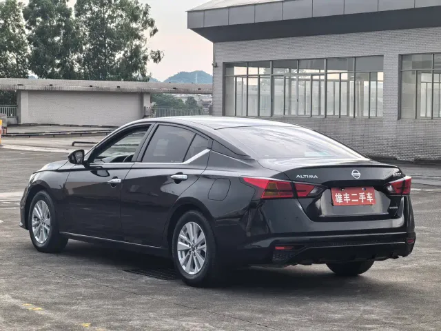 Nissan Teana — Фото автомобиля 13