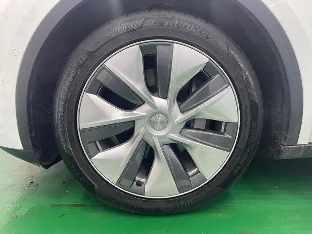 Tesla Model Y — Фото автомобиля 19