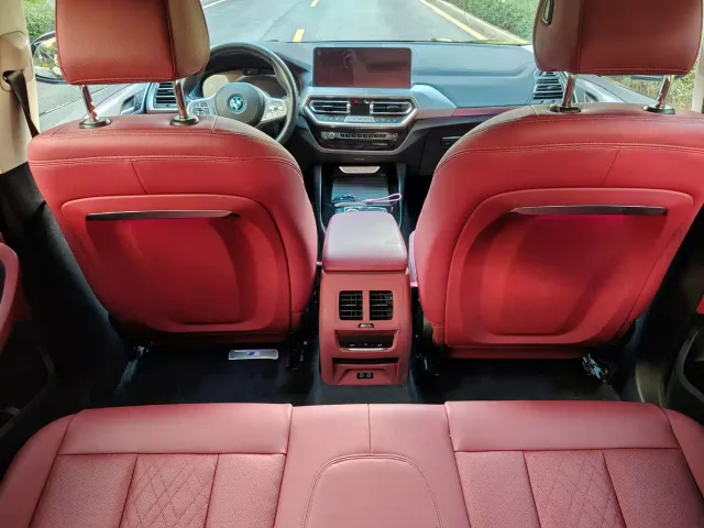 BMW iX3 — Фото автомобиля 14