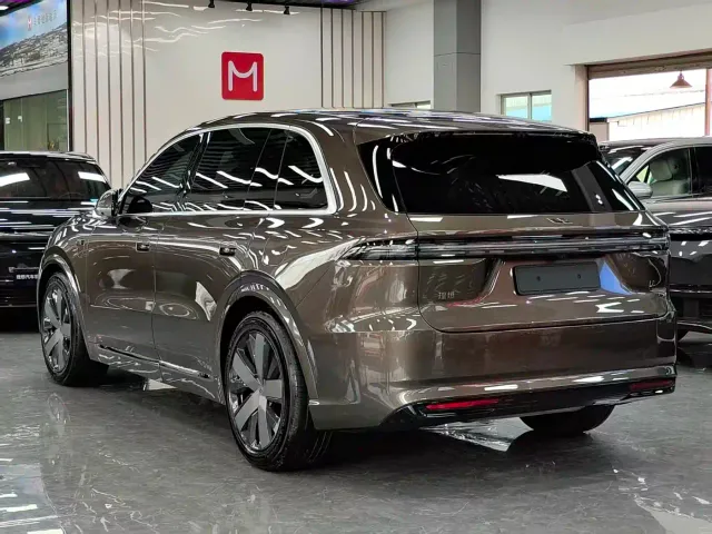 Li Auto L8 — Фото автомобиля 3
