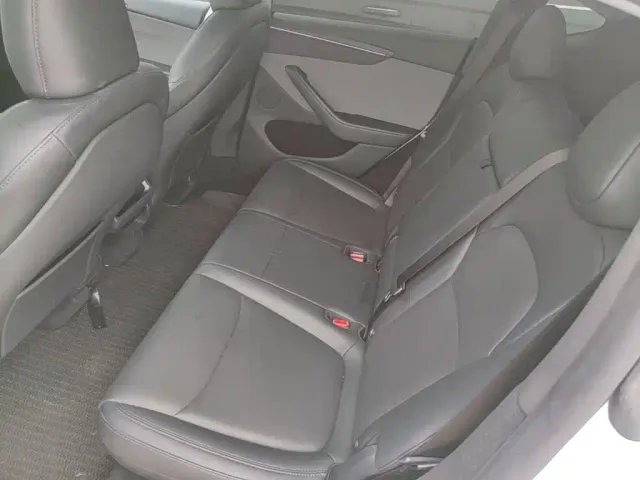 Tesla Model Y — Фото автомобиля 16