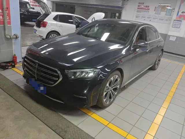 Фотография автомобиля — Mercedes-Benz E-Class
