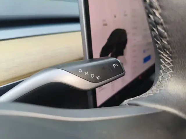 Tesla Model Y — Фото автомобиля 13