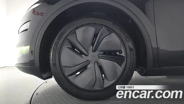 Tesla Model Y — Фото автомобиля 5