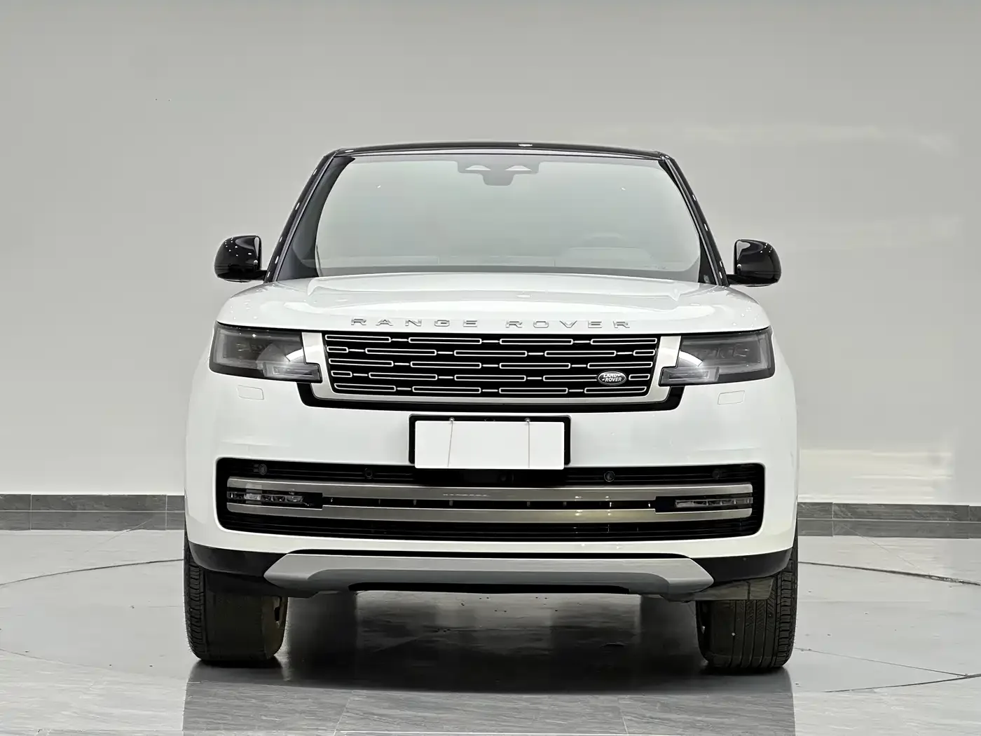 Land Rover Range Rover 2025 3.0 L6 400PS Flourishing Era Extended Wheelbase — Фото автомобиля 2