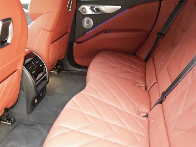 BMW XM — Фото автомобиля 9