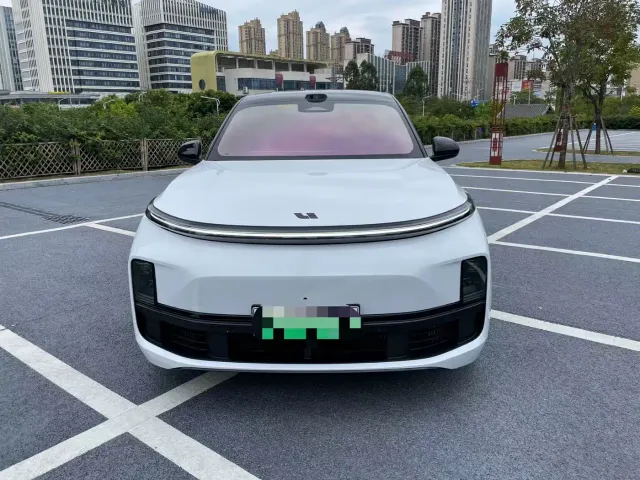 Li Auto L9 — Фото автомобиля 2