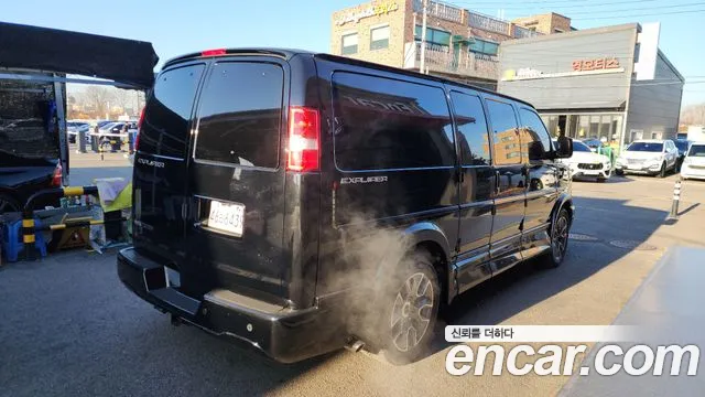 Chevrolet Express Van — Фото автомобиля 2
