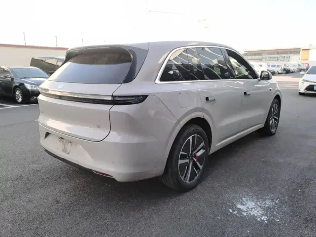 Li Auto L6 — Фото автомобиля 6