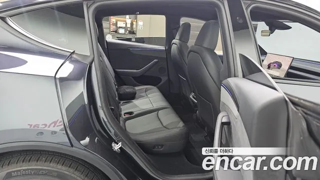 Tesla Model Y — Фото автомобиля 13