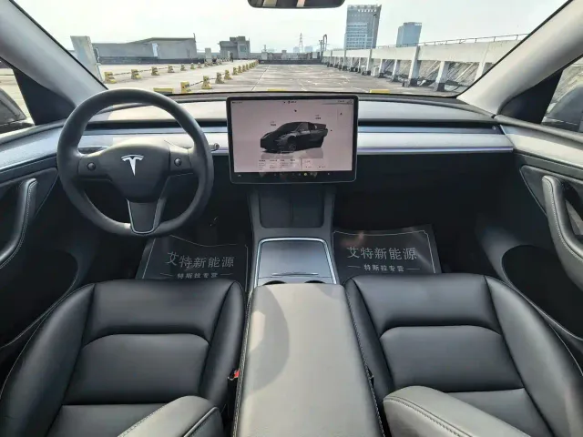 Tesla Model Y — Фото автомобиля 13