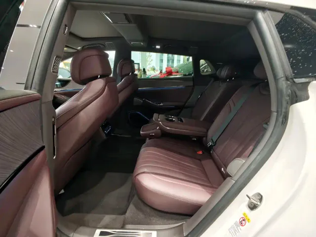 Denza Z9GT — Фото автомобиля 10