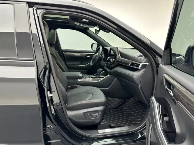 Toyota Crown Kluger — Фото автомобиля 18