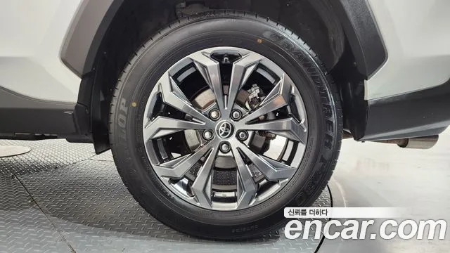 Toyota RAV4 Generation 5 — Фото автомобиля 21
