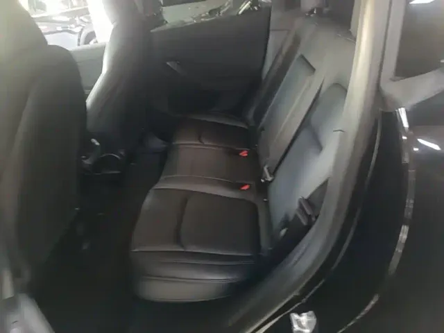 Tesla Model Y — Фото автомобиля 16