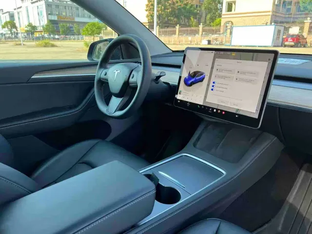 Tesla Model Y — Фото автомобиля 20