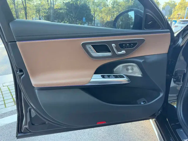 Mercedes-Benz E-Class — Фото автомобиля 8