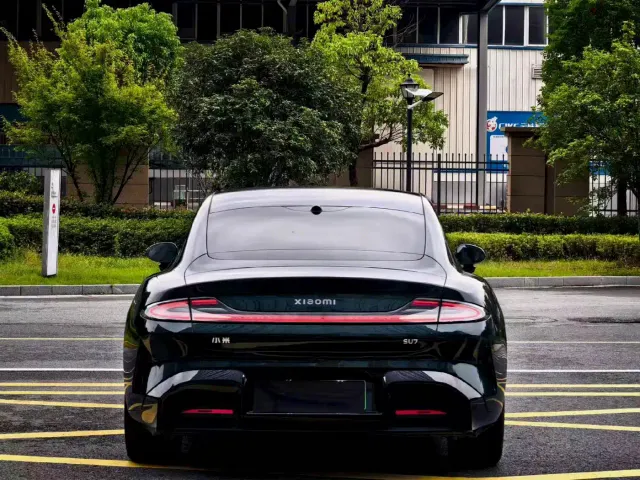 Xiaomi SU7 — Фото автомобиля 8