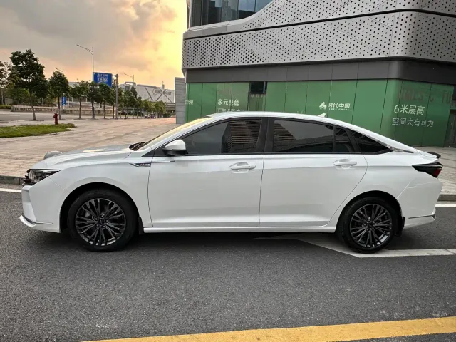 Dongfeng Yixuan MAX — Фото автомобиля 15