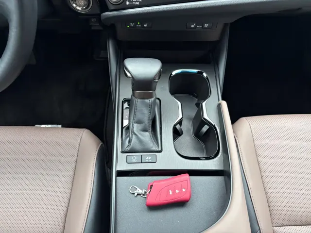 Lexus ES — Фото автомобиля 16