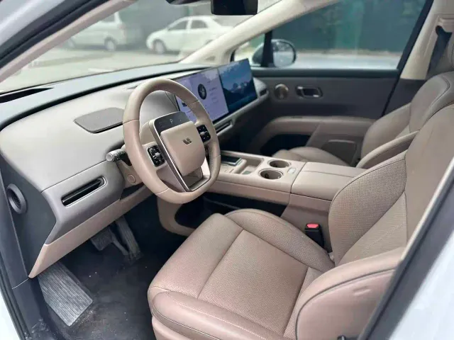 Li Auto i8 — Фото автомобиля 4