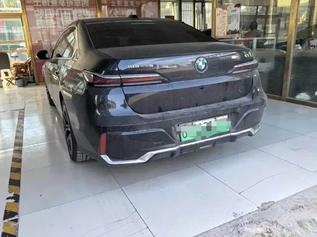 BMW i7 — Фото автомобиля 9