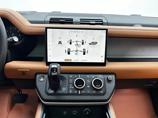 Land Rover Defender — Фото автомобиля 16
